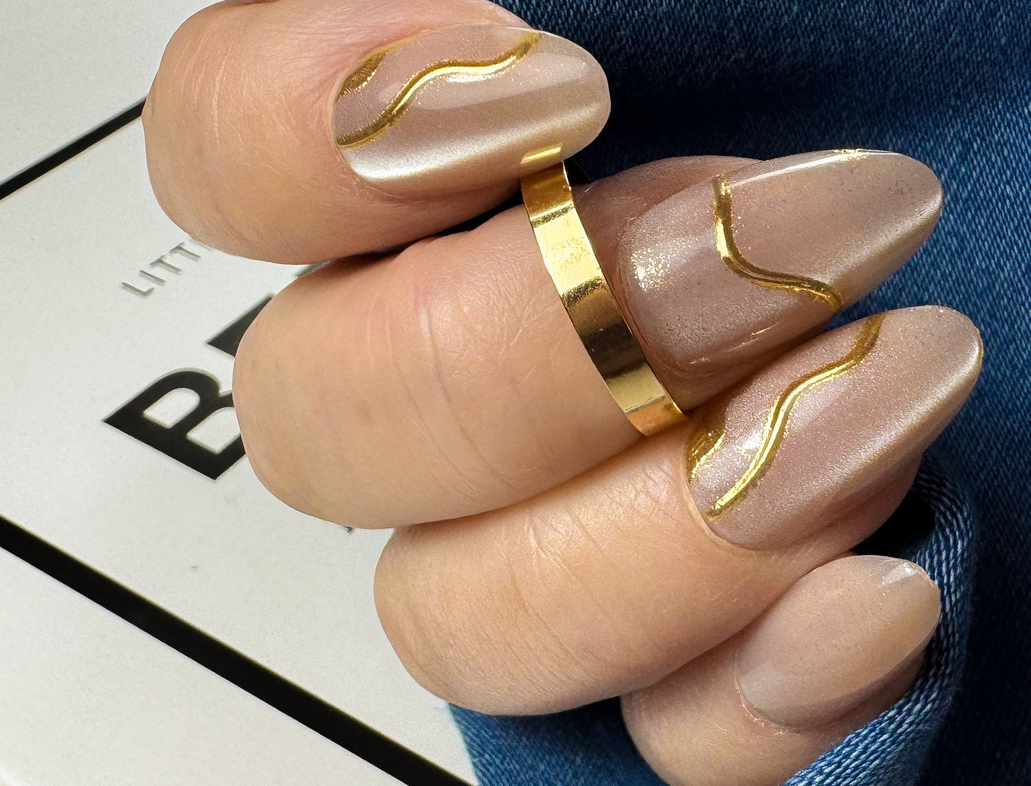 Champagne Glow Press on Negler