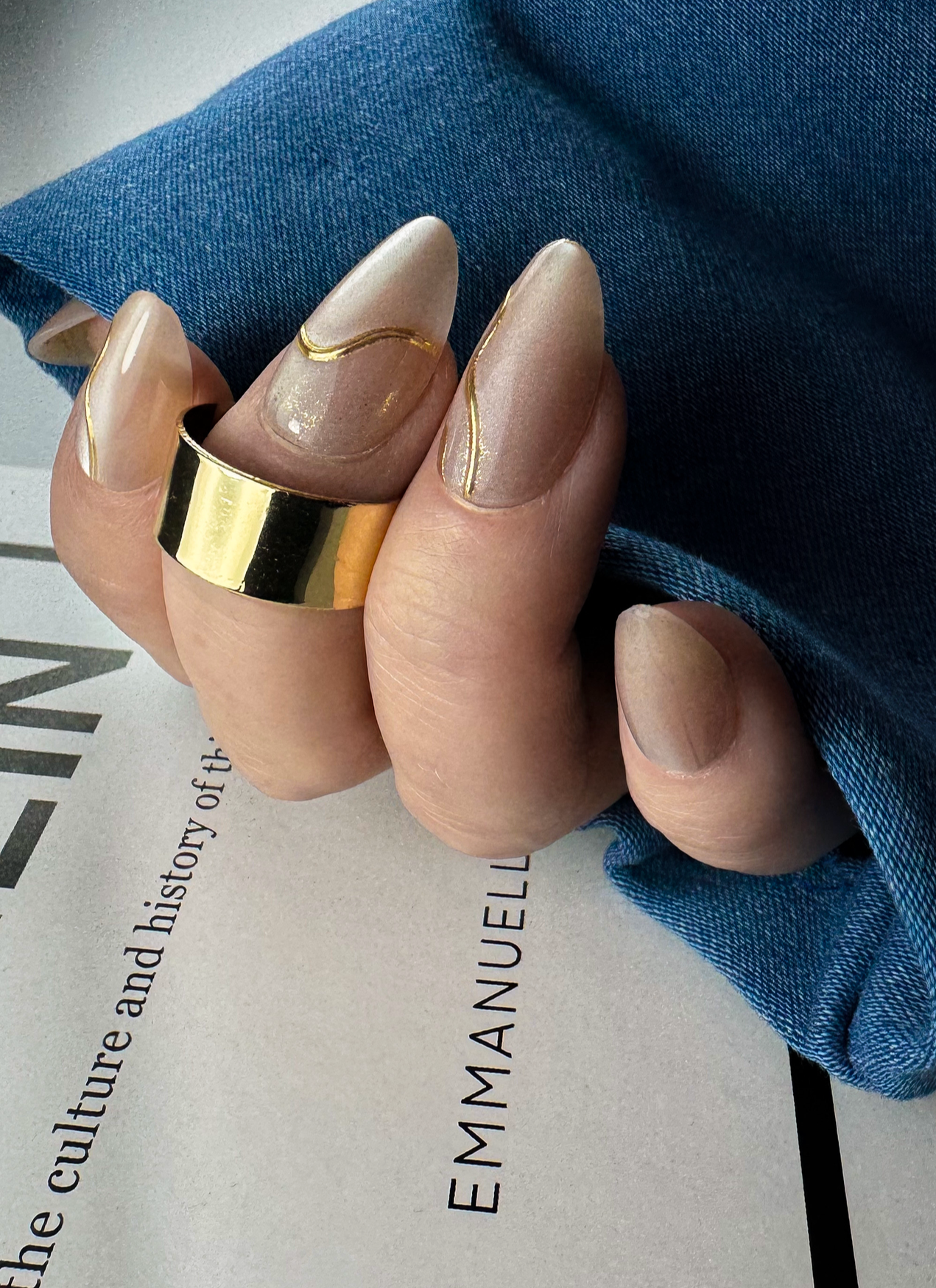 Champagne Glow Press on Negler
